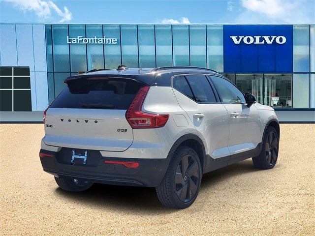 2026 Volvo XC40 B5 Ultra Black Edition