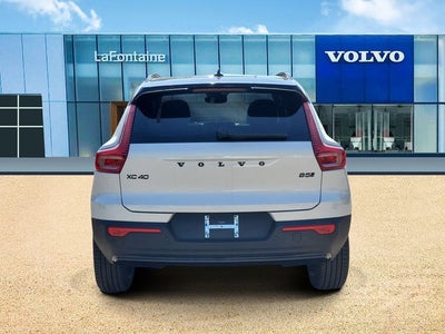 2026 Volvo XC40 B5 Ultra Black Edition