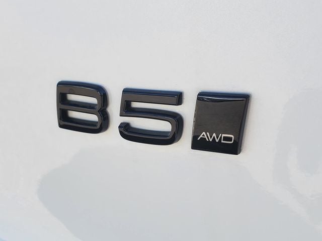 2026 Volvo XC40 B5 Ultra Black Edition