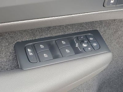 2026 Volvo XC40 B5 Ultra Black Edition