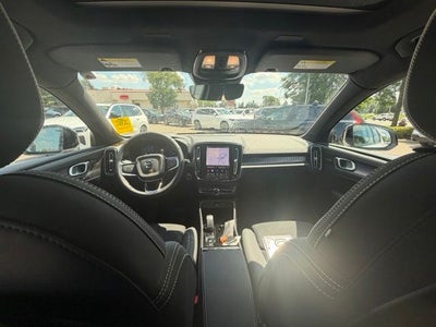2026 Volvo XC40 B5 Ultra Black Edition