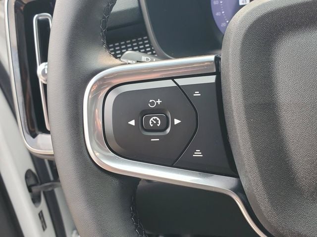2026 Volvo XC40 B5 Ultra Black Edition
