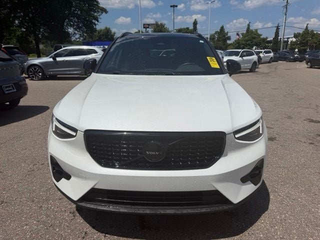 2026 Volvo XC40 B5 Ultra Black Edition