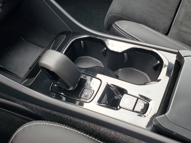 2026 Volvo XC40 B5 Ultra Black Edition