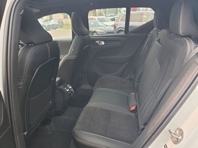 2026 Volvo XC40 B5 Ultra Black Edition