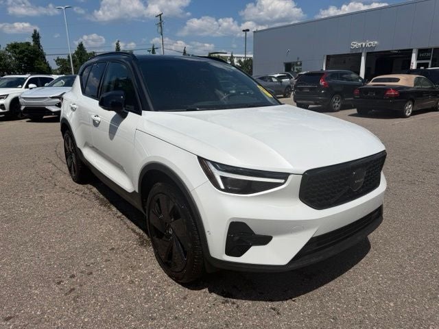2026 Volvo XC40 B5 Ultra Black Edition