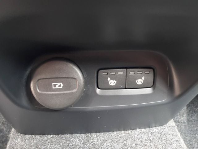 2026 Volvo XC40 B5 Ultra Black Edition