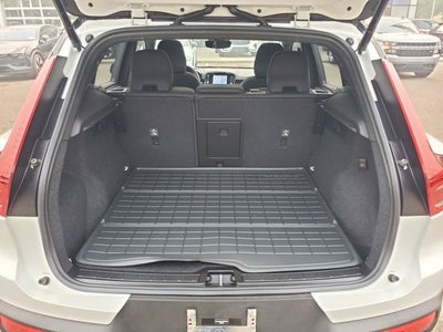 2026 Volvo XC40 B5 Ultra Black Edition