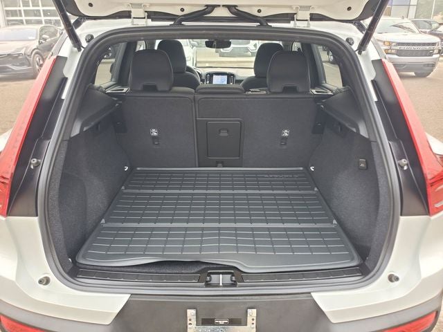 2026 Volvo XC40 B5 Ultra Black Edition