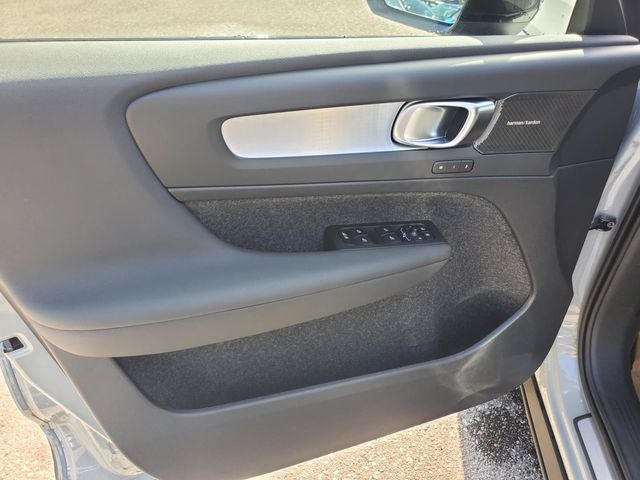 2026 Volvo XC40 B5 Ultra Black Edition