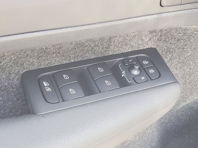 2026 Volvo XC40 B5 Ultra Black Edition