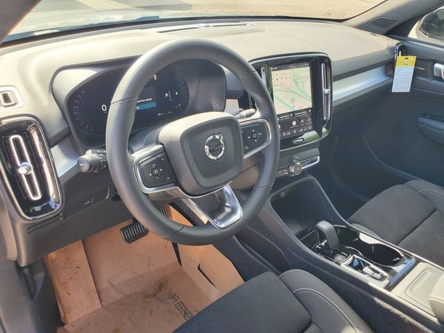 2026 Volvo XC40 B5 Ultra Black Edition