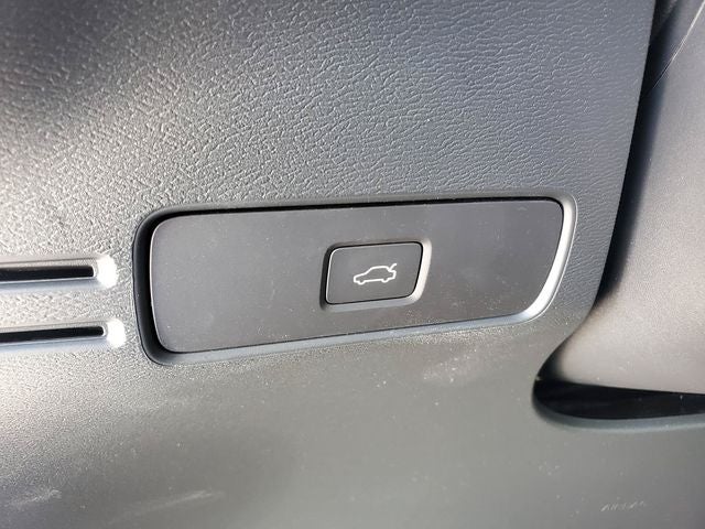 2026 Volvo XC40 B5 Ultra Black Edition