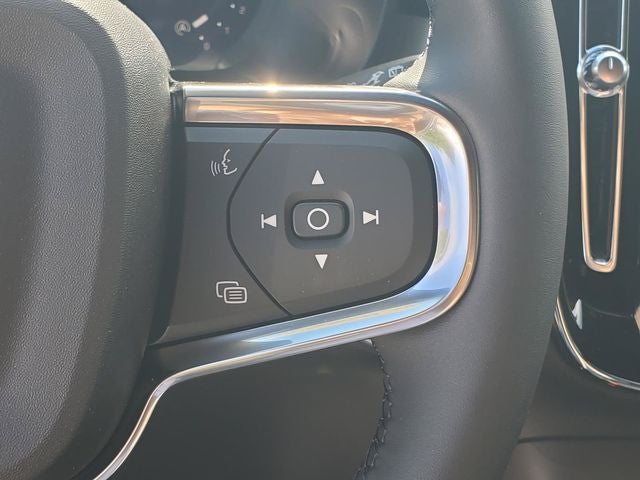 2026 Volvo XC40 B5 Ultra Black Edition