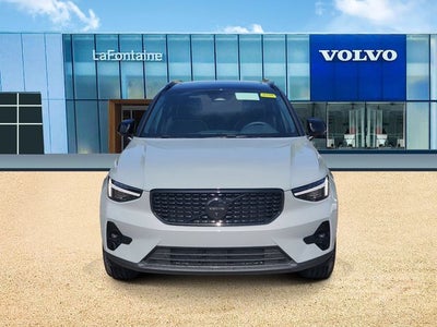 2026 Volvo XC40 B5 Ultra Black Edition