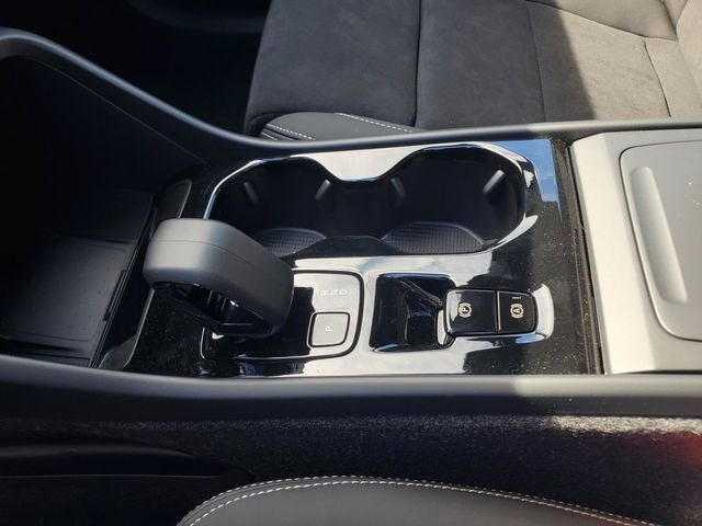 2026 Volvo XC40 B5 Ultra Black Edition