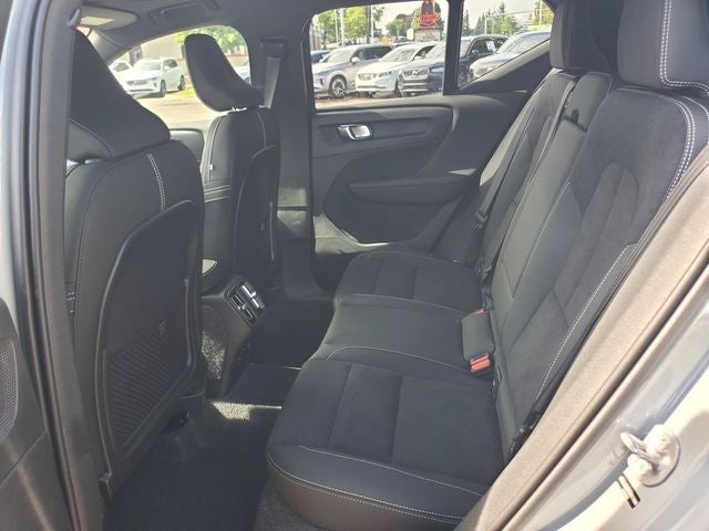 2026 Volvo XC40 B5 Ultra Black Edition