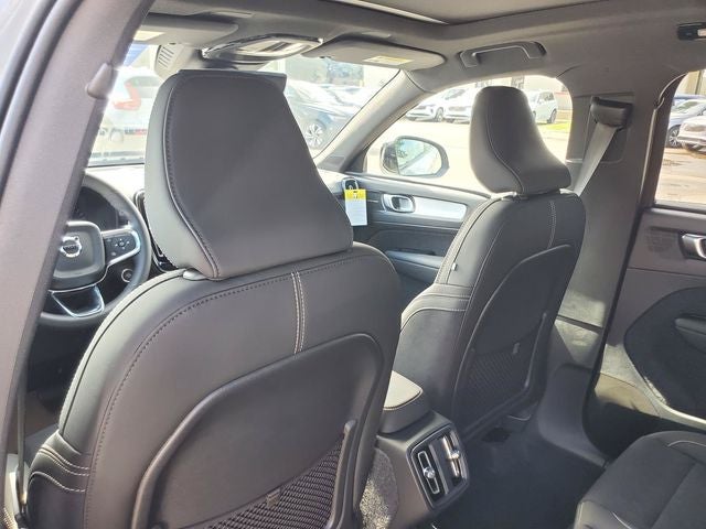 2026 Volvo XC40 B5 Ultra Black Edition