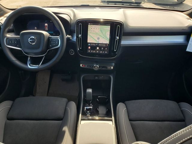 2026 Volvo XC40 B5 Ultra Black Edition