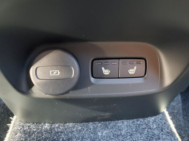 2026 Volvo XC40 B5 Ultra Black Edition