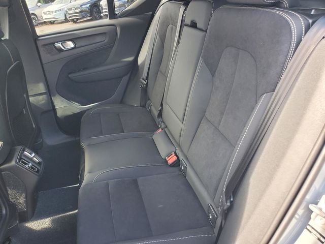 2026 Volvo XC40 B5 Ultra Black Edition