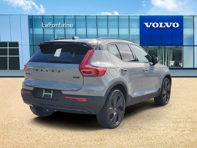 2026 Volvo XC40 B5 Ultra Black Edition
