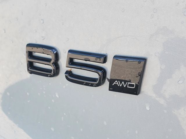 2026 Volvo XC40 B5 Ultra Black Edition