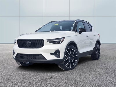 2026 Volvo XC40 B5 Ultra Black Edition