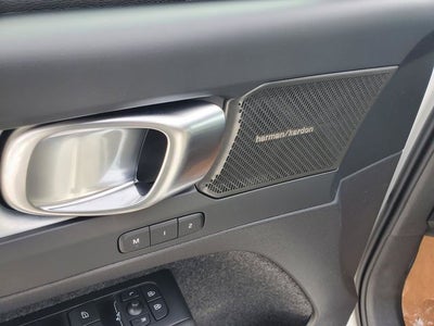 2026 Volvo XC40 B5 Ultra Black Edition