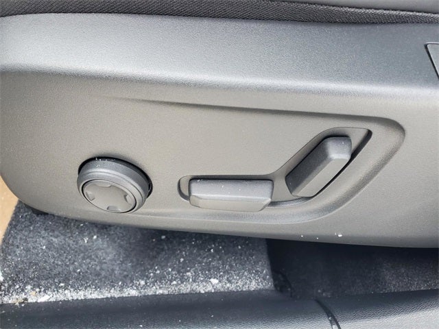 2026 Volvo XC40 B5 Ultra Black Edition