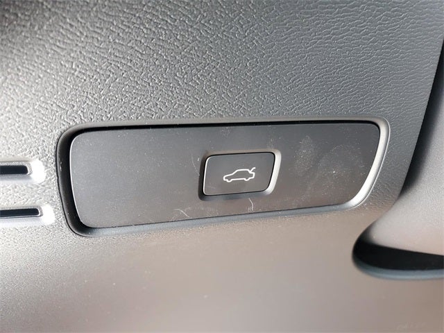 2026 Volvo XC40 B5 Ultra Black Edition