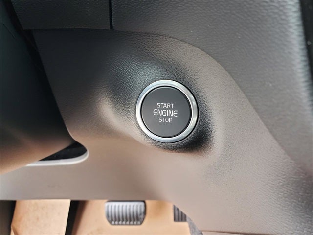 2026 Volvo XC40 B5 Ultra Black Edition