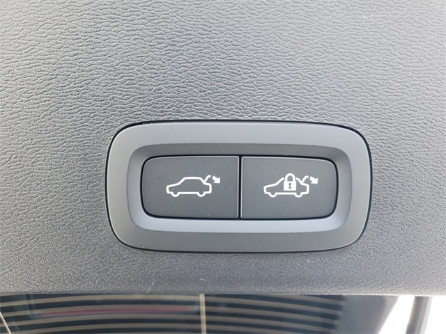 2026 Volvo XC40 B5 Ultra Black Edition