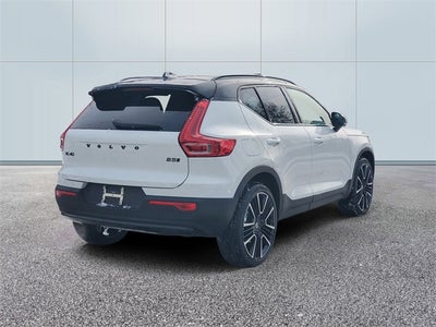 2026 Volvo XC40 B5 Ultra Black Edition