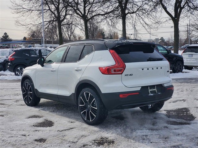 2026 Volvo XC40 B5 Ultra Black Edition