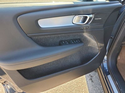 2026 Volvo XC40 B5 Ultra Black Edition