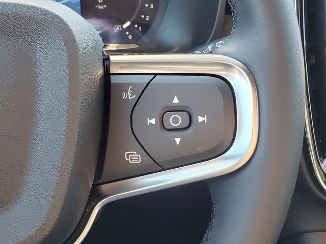 2026 Volvo XC40 B5 Ultra Black Edition