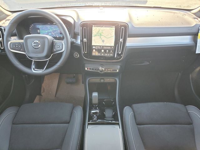 2026 Volvo XC40 B5 Ultra Black Edition
