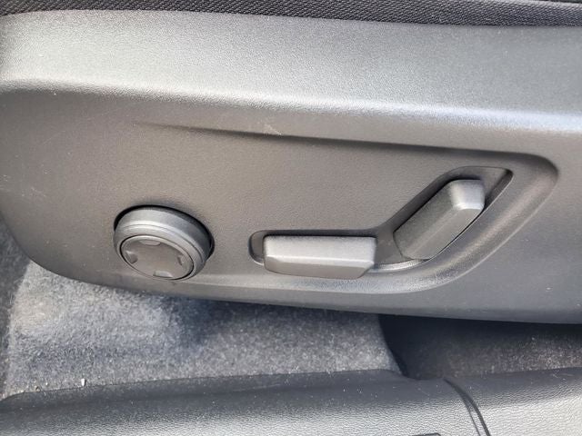 2024 Volvo XC40 B5 Plus Bright Theme