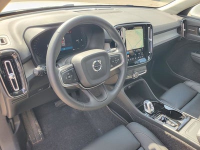 2025 Volvo XC40 B5 Ultra Bright Theme