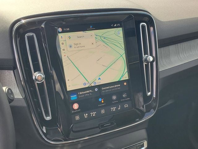 2025 Volvo XC40 B5 Ultra Bright Theme