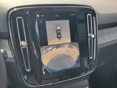 2025 Volvo XC40 B5 Ultra Bright Theme