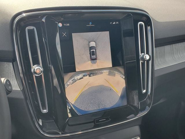 2025 Volvo XC40 B5 Ultra Bright Theme