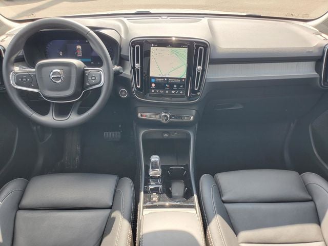 2025 Volvo XC40 B5 Ultra Bright Theme