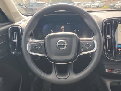 2025 Volvo XC40 B5 Ultra Bright Theme