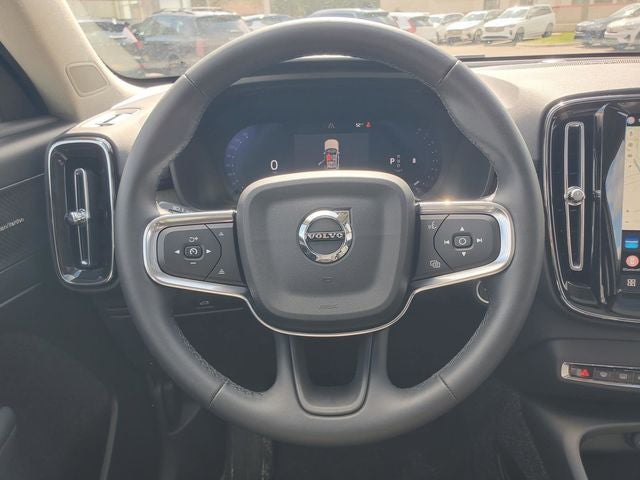 2025 Volvo XC40 B5 Ultra Bright Theme