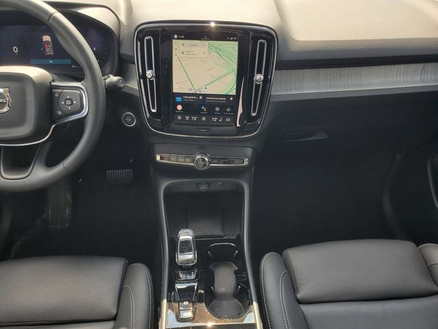 2025 Volvo XC40 B5 Ultra Bright Theme