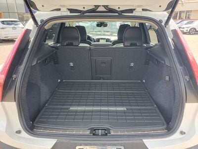 2025 Volvo XC40 B5 Ultra Bright Theme