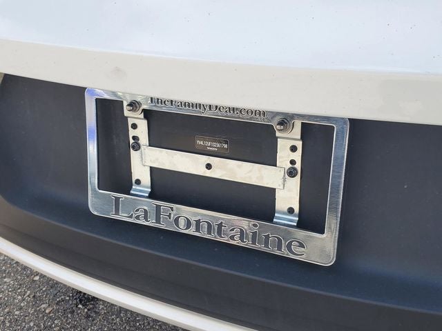 2025 Volvo XC40 B5 Ultra Bright Theme