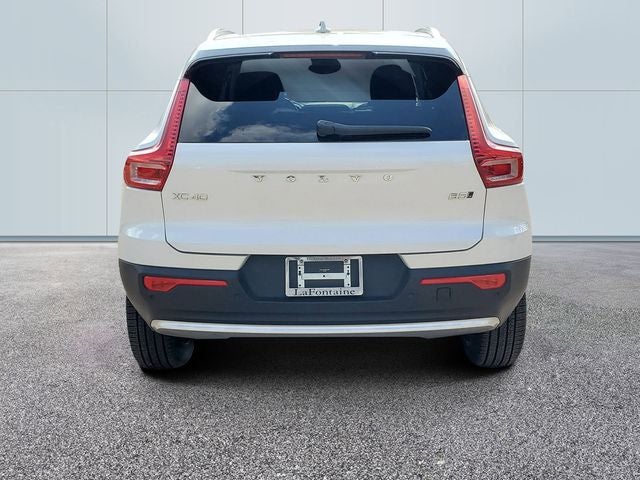 2025 Volvo XC40 B5 Ultra Bright Theme